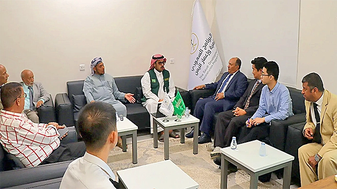 محافظ سقطرى يطّلع على مشاريع البرنامج السعودي